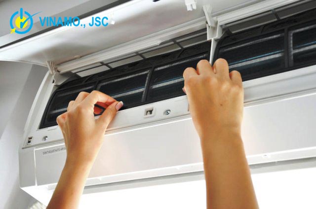 Bụi bẩn dày đặc có thể khiến quạt gió điều hòa kêu to